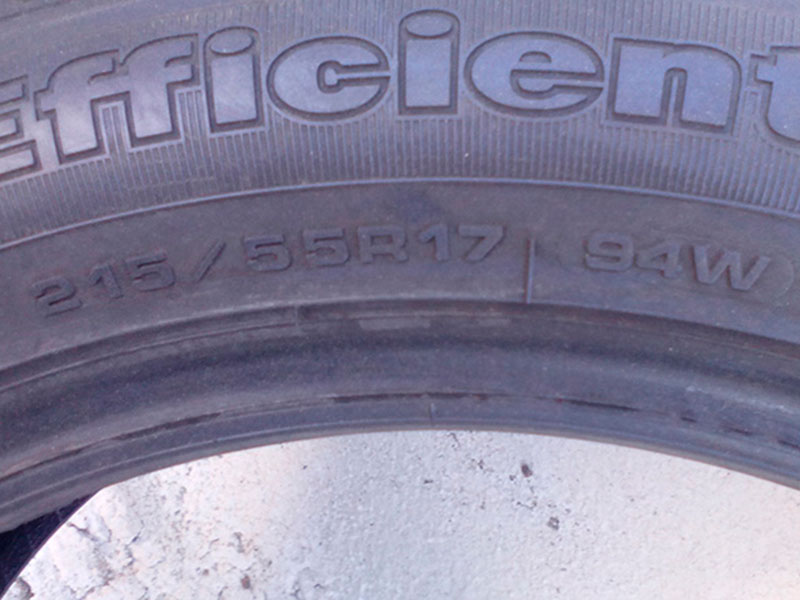 Detalle neumático seis